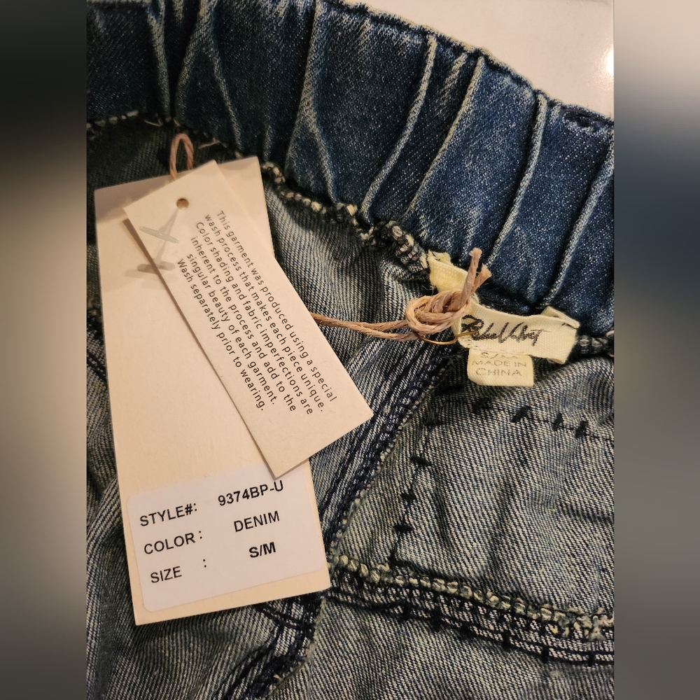 Distessed Baggy Jeans - Picture 6 of 9